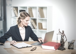 Aké vlastnosti by mal mať dobrý advokát?