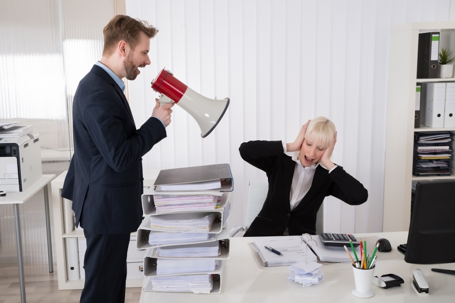 Mobbing a bossing – šikana na pracovisku | Právne Noviny