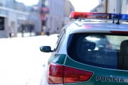 Policajti mali prepísať meno vodiča na meno cudzinca aby zahladili jeho alkohol v krvi. Mali si vyžiadať úplatok 500 EUR!