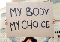 Francúzsko do ústavy zakotvilo právo na potrat