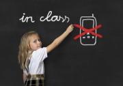 Môže zobrať učiteľka mobilný telefón Vášho dieťaťa?