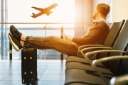 Letecký dopravca nemá povinnosť nahradiť náklady na zrušený let zakúpený v cestovnej kancelárii